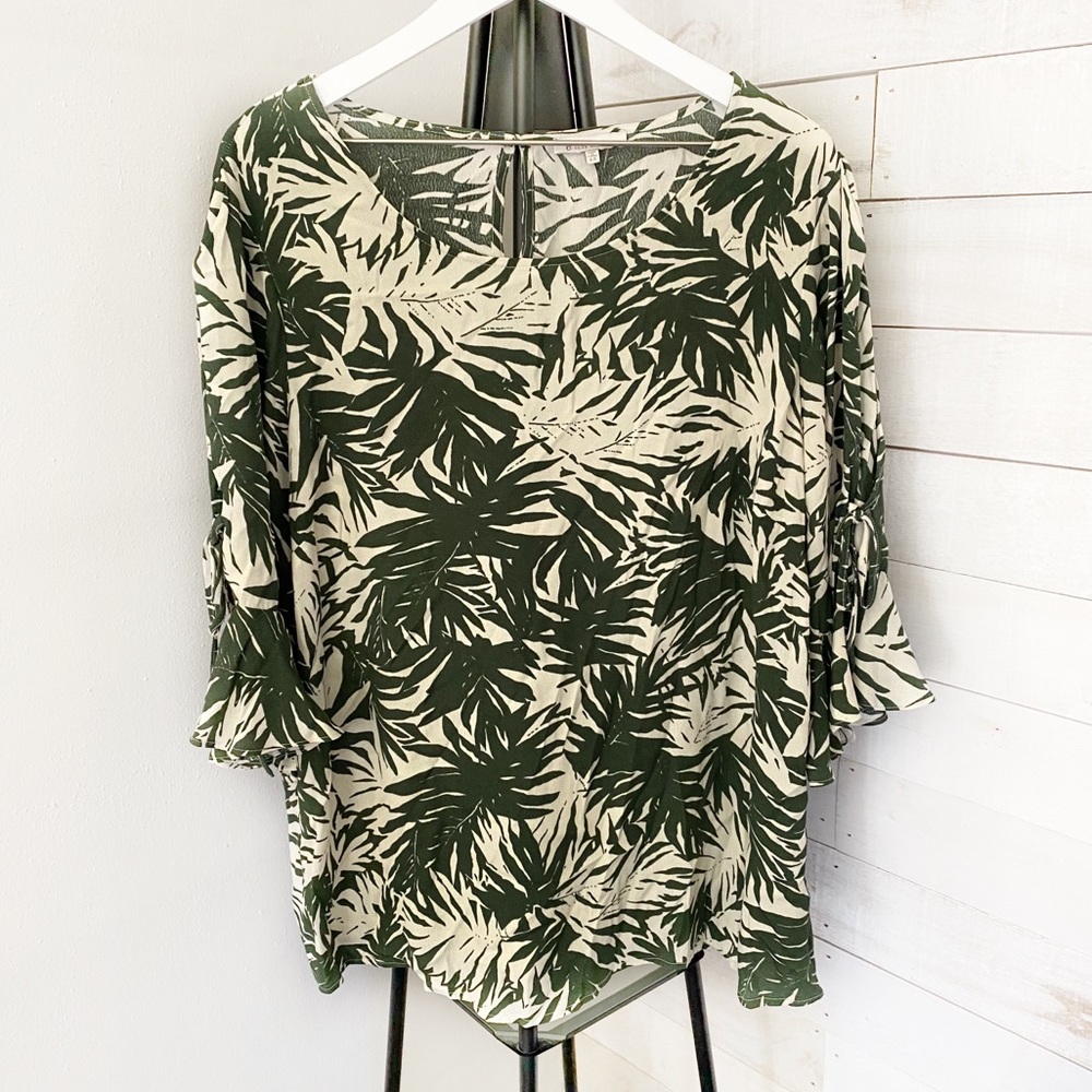 B Skies are Blue Women's Bell Sleeves Palm Print Blouse Size 1X
